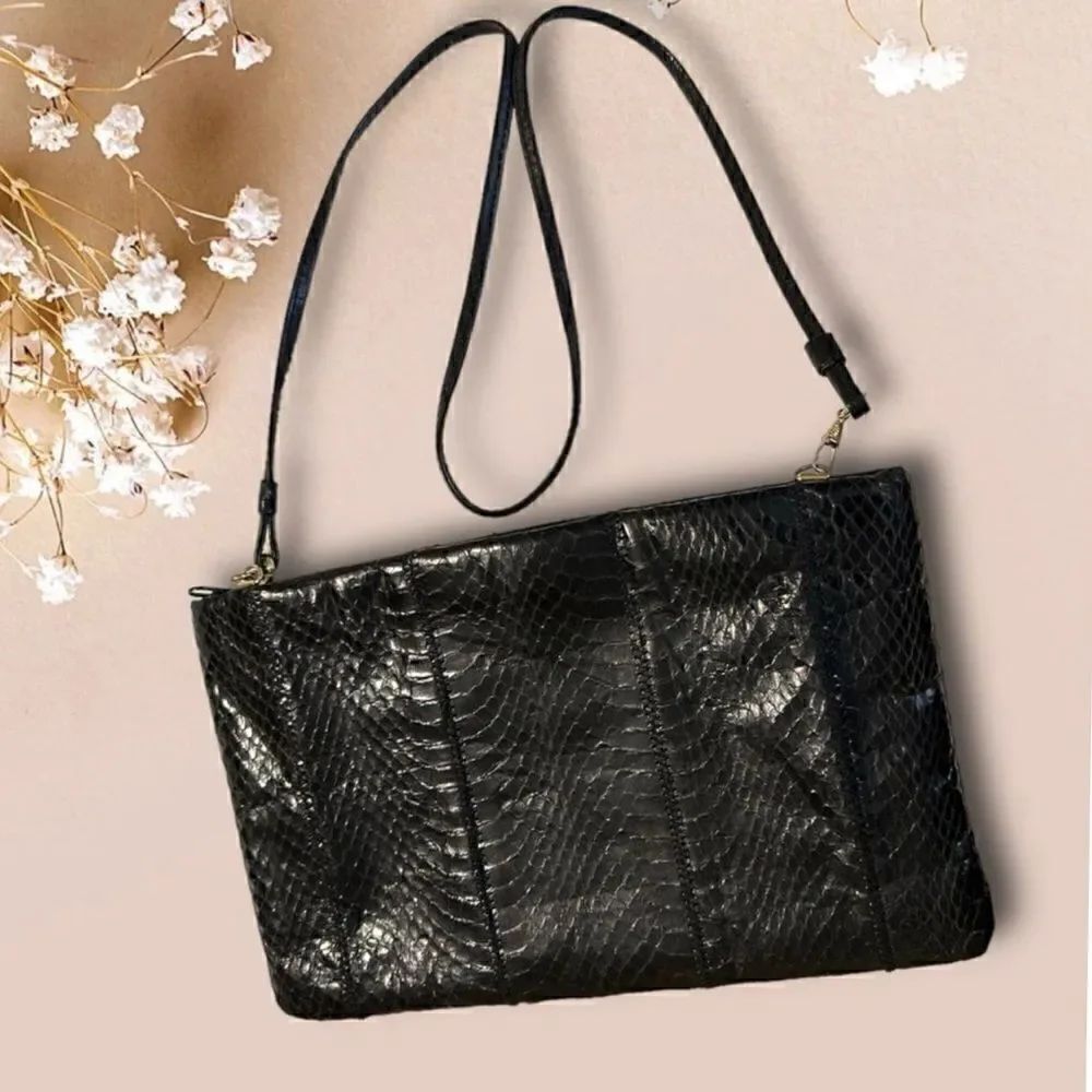 Clemente vintage black clutch
w/zipper closure Purse Jet Black
Python Embossed